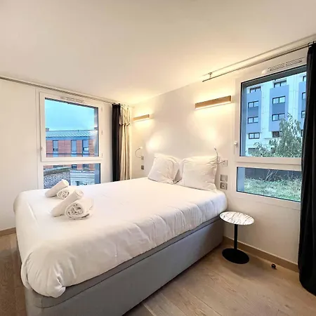 Parisian L Montmartre Apartment