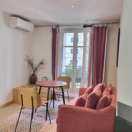 Parisian L Montmartre *