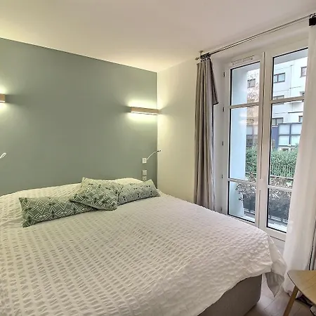 Parisian L Montmartre Apartment