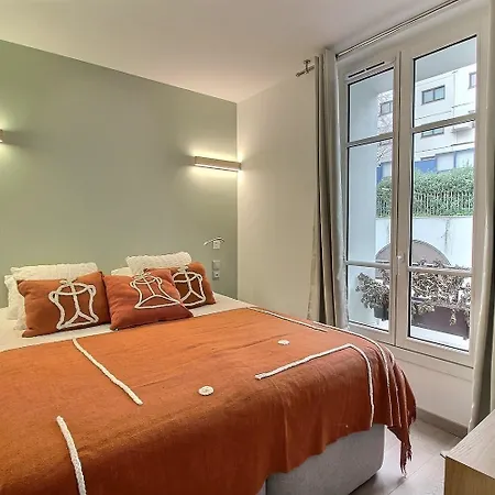 Apartment Parisian L Montmartre