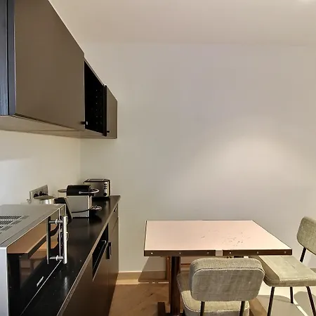 Parisian L Montmartre Apartment *