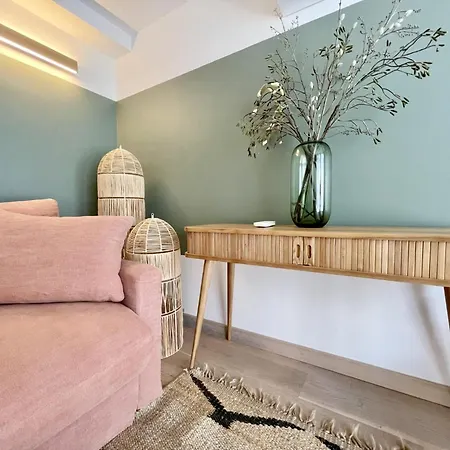 Parisian L Montmartre * باريس