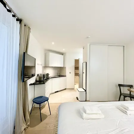 Parisian L Montmartre פריז