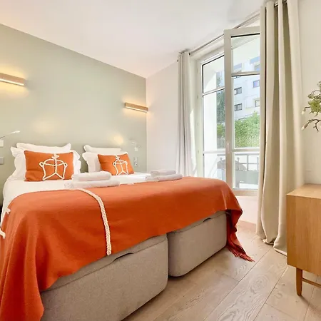 Parisian L Montmartre