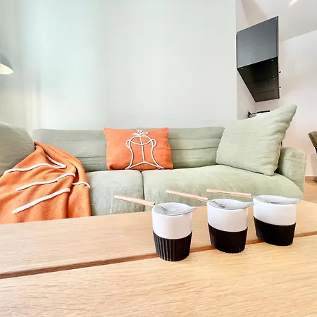 Parisian L Montmartre * باريس