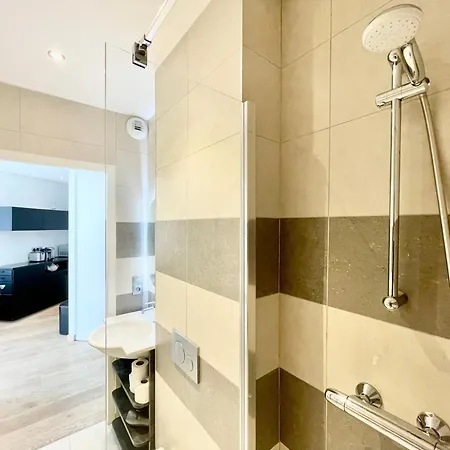 Parisian L Montmartre