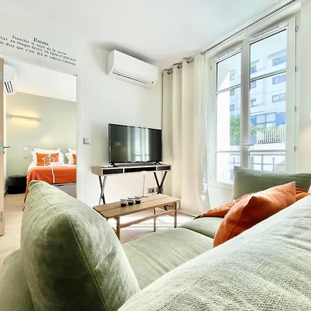 Parisian L Montmartre